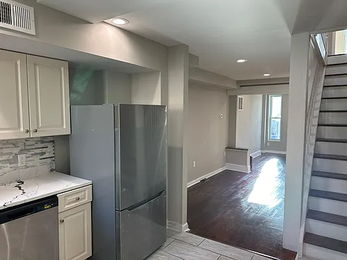 1204 W Cross St Photo 1