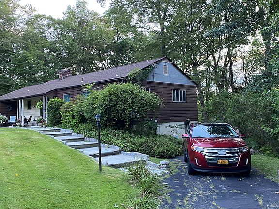 2nd image of 2255 Parker Ln