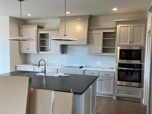 17825 Rainbow Blvd, Overland Park, KS 66085