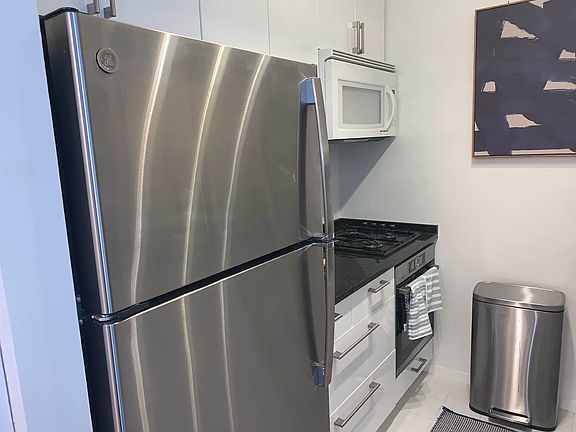 5th image of 235 E 40th St APT 6I