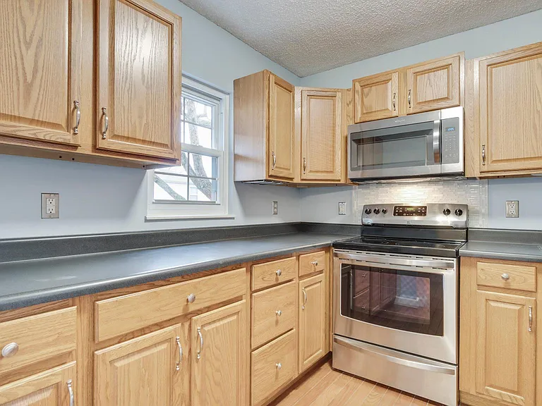 9108 Eager Rd — Photo 3