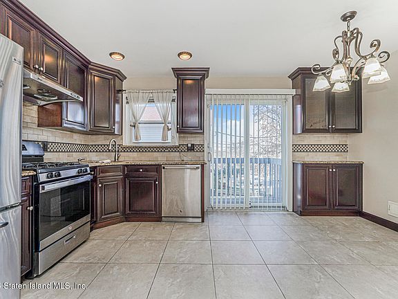 3rd image of 490 Collfield Ave