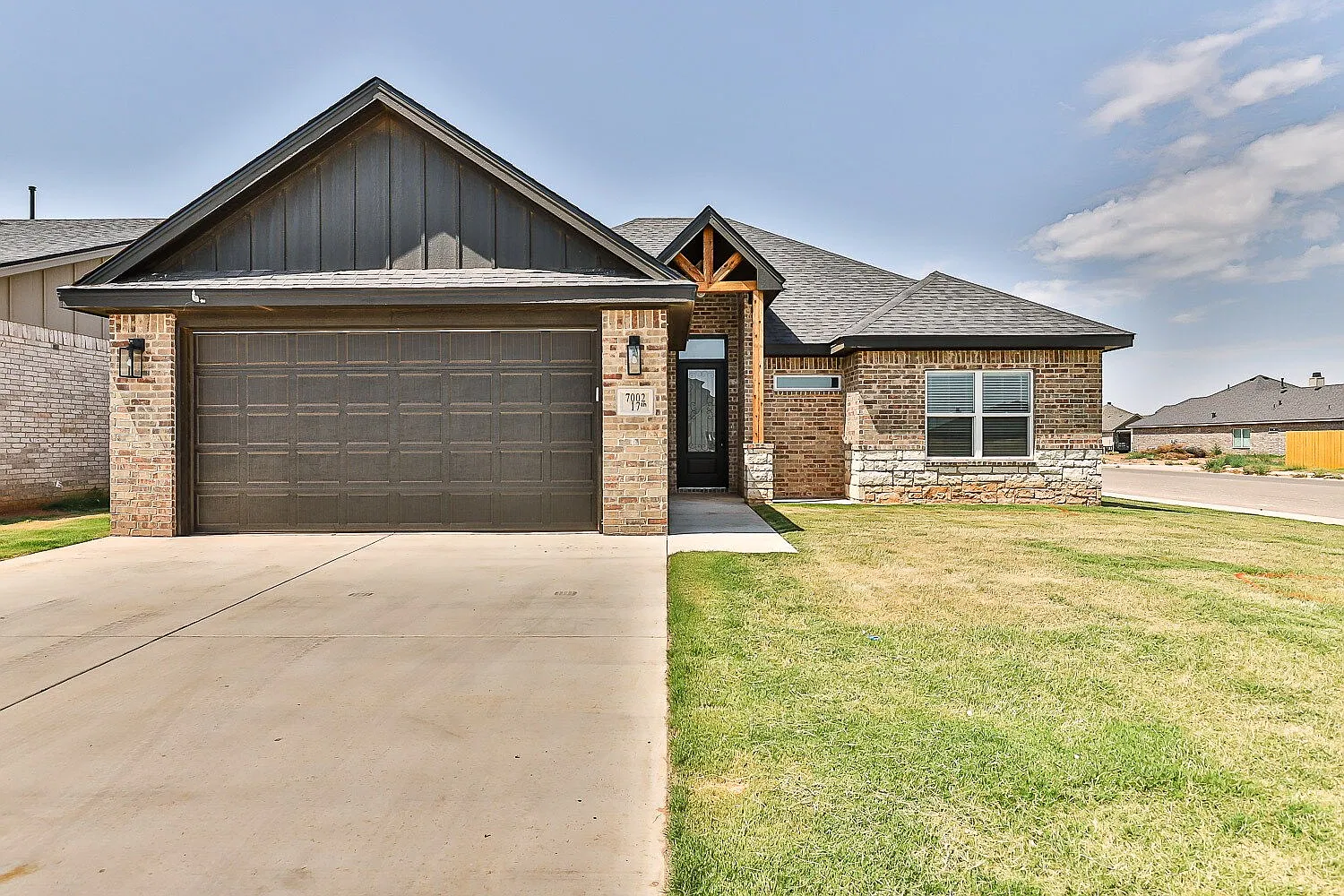 3 bed, 2.0 bath, 1694 sqft, $2,095 — Photo 1