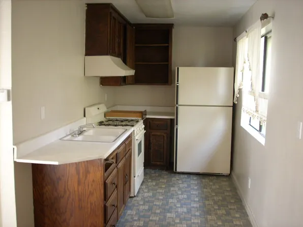824 O St #A, Sanger, CA 93657