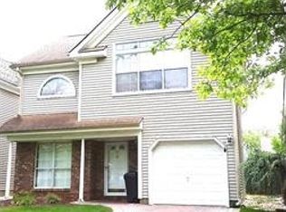 27 Glen Oaks Ct, Old Bridge, NJ 08857