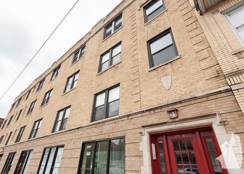 1st image of 2954 W Montrose Ave