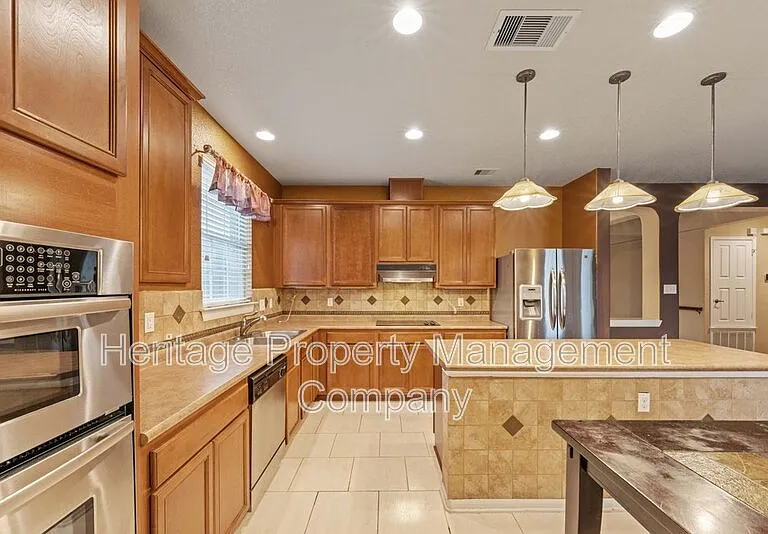 141 Springtree Blf — Photo 13