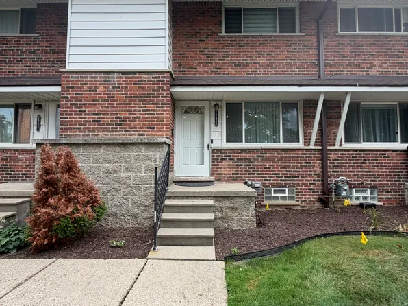 29433 Orangelawn St, Livonia, MI 48150