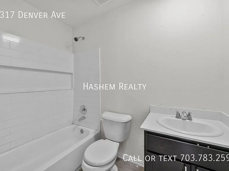 1317 Denver Ave — Photo 3