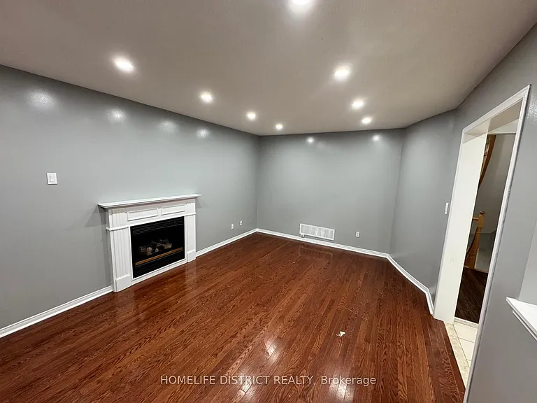 1100 Ashgrove Cres — Photo 30