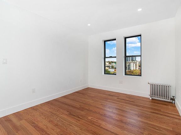 5th image of 1690 Clay Ave #24
