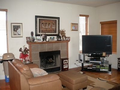 4th image of 1050 W Bryn Mawr Ave