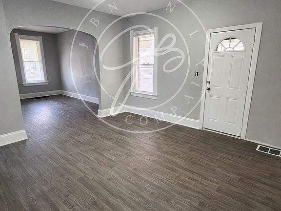 2nd image of 1711 Mulberry St