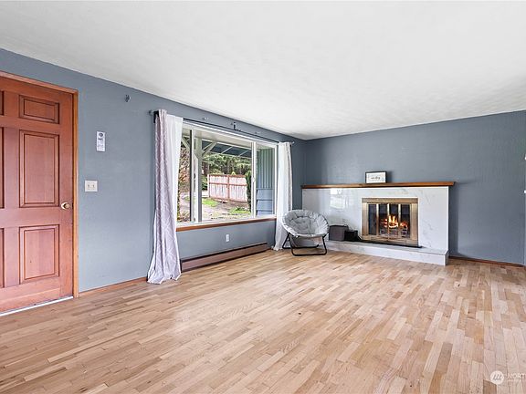 2nd image of 7602 50TH Avenue E