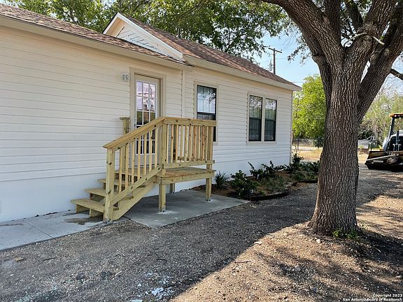 4th image of 266 E Huebinger St