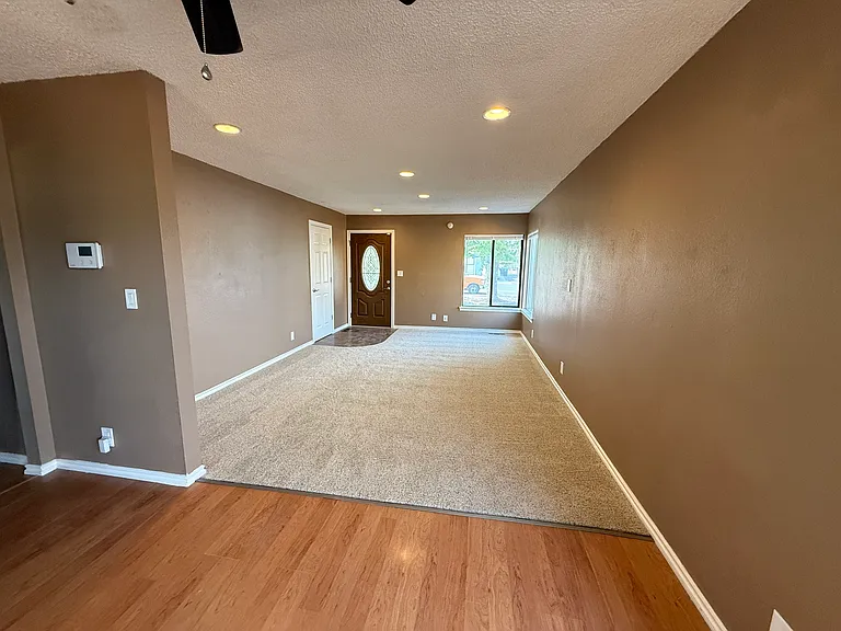 2703 W Texas St — Photo 11