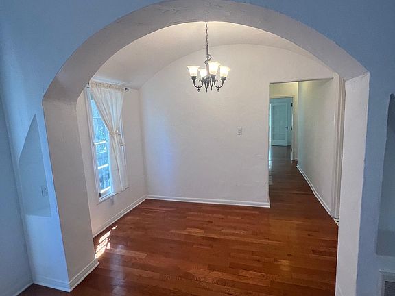 4th image of 2453 Cheremoya Ave #2453