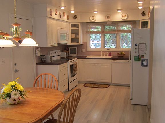 Kitchen and Breakfast Nook