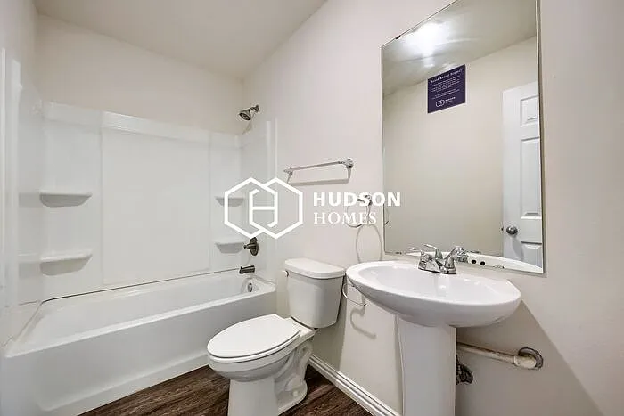 1311 N Travis St — Photo 12