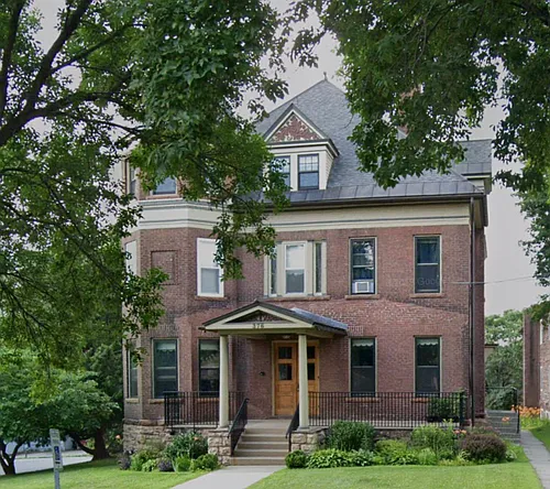376 College St #3 Photo 1