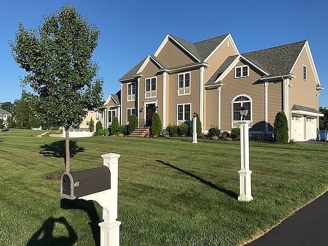 2nd image of 10 Crystal Cir