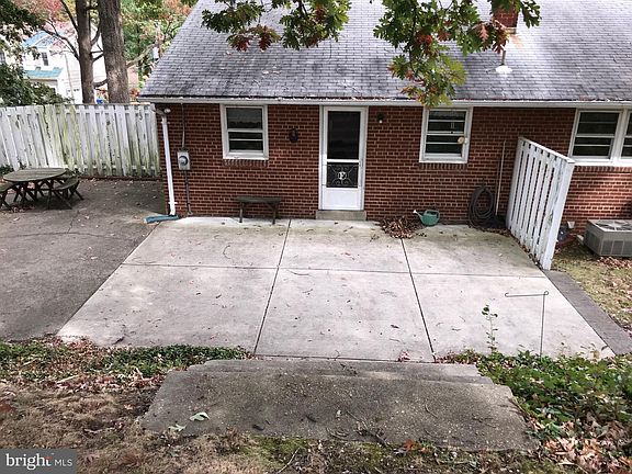 3rd image of 5912 Bush Hill Dr
