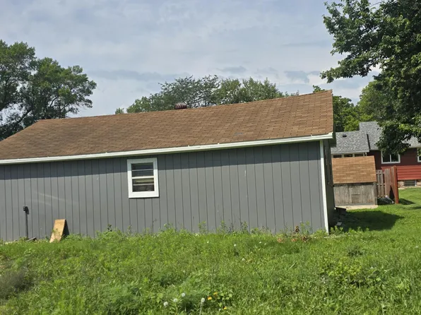 610 1/2 4th St NW, Watertown, SD 57201