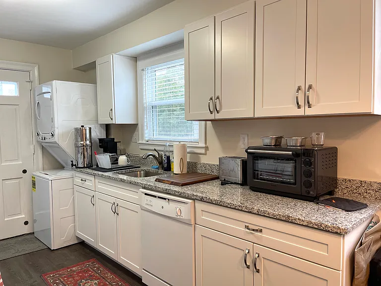 35 Beaconwood Rd #B — Photo 3