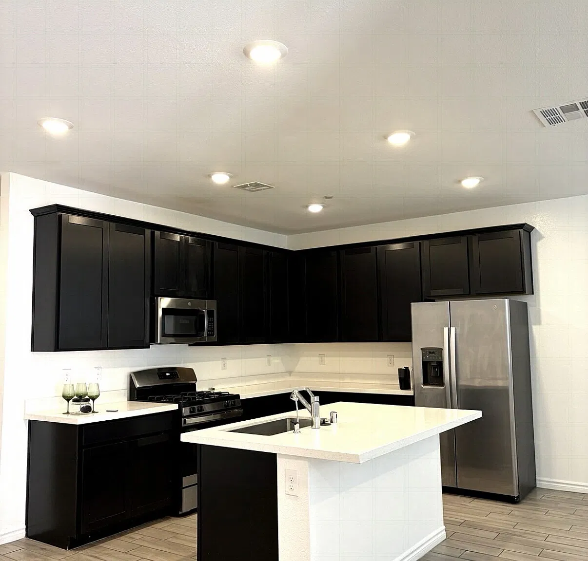 3 bed, 2.5 bath, $2,150 — Photo 3