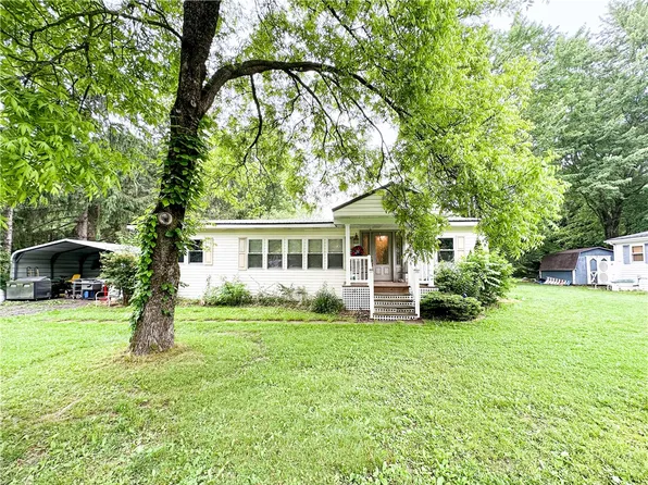 2988-3004 Pecan Dr, Linesville, PA 16424