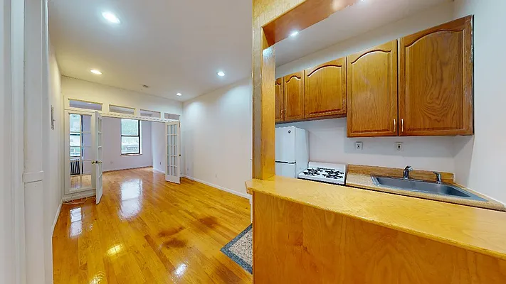 Rented by Bond New York | media 5