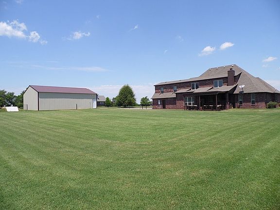 Backyard with 25x40 Shop