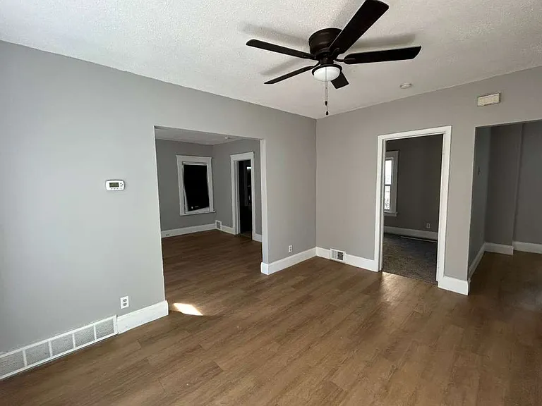 1093 E 147th St #1 — Photo 3