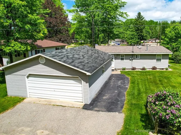 3796 Pinelands Rd, Gladwin, MI 48624