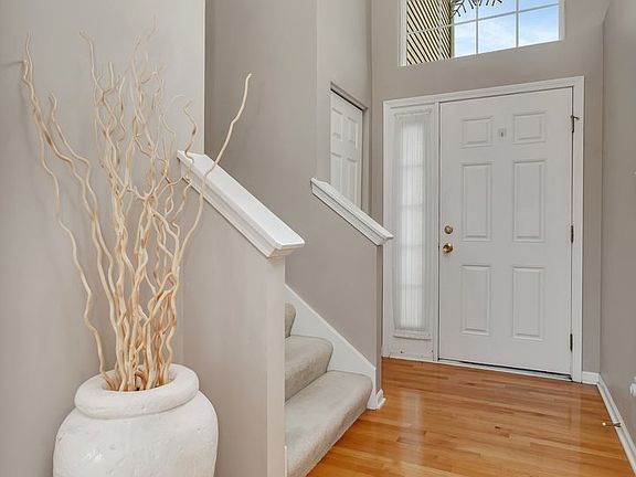 4th image of 1002 Breckenridge Ln