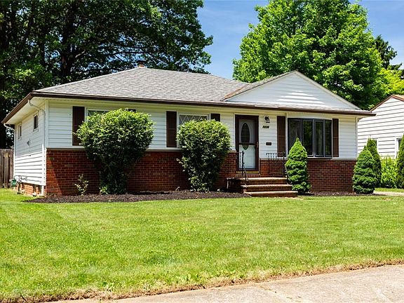 3rd image of 7236 Glenn Oval Dr