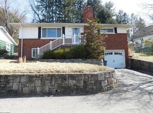 1126 S Park Dr, Fairmont, WV 26554