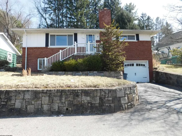 1126 S Park Dr, Fairmont, WV 26554