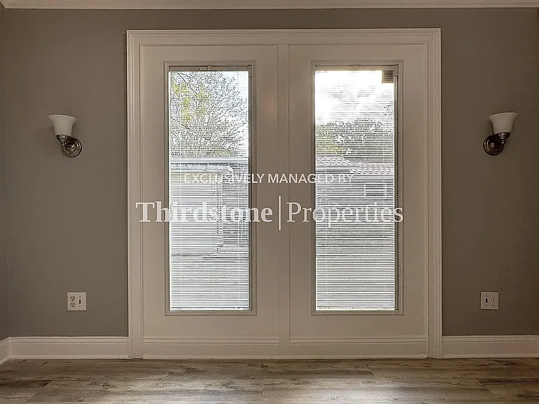 2965 Armstrong St #B — Photo 8