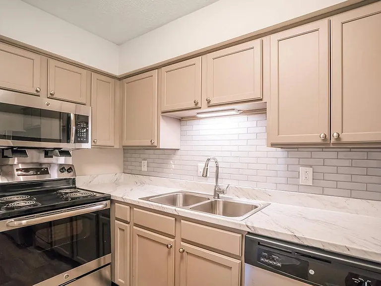 Chase Cove Apartments — Photo 108