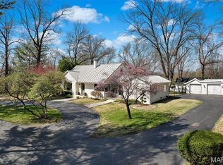 724 Schwarz Rd, Edwardsville, IL