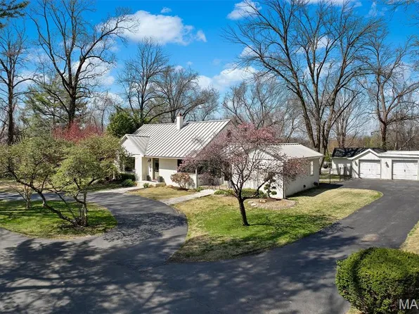 724 Schwarz Rd, Edwardsville, IL 62025