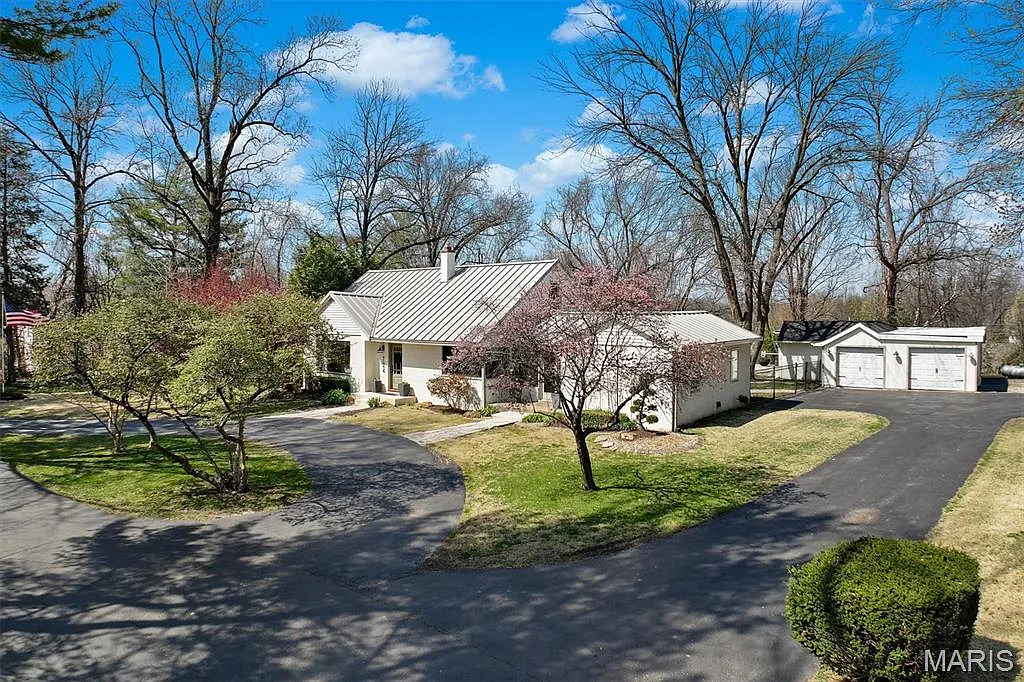 724 Schwarz Rd photo 1