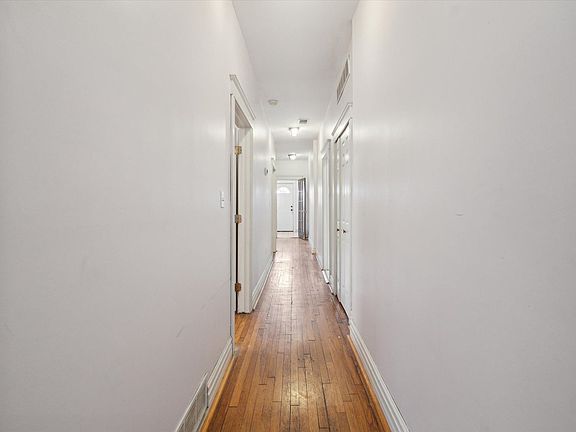 4th image of 626 E Ferry St