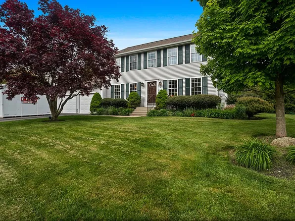 51 Evergreen Ct, South Kingstown, RI 02879