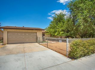 16004 Smoke Tree St, Hesperia, CA 92345