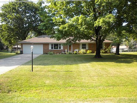 Spacious front yard