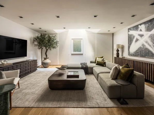 80 Washington Place image 22 of 26