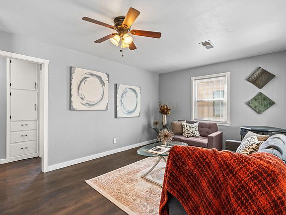 4th image of 700 Alvarado Dr SE