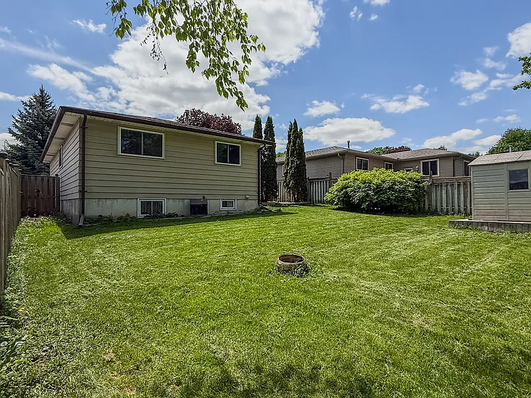 80 Kipling Cres — Photo 32